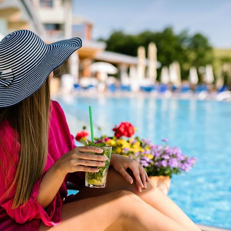 Wellness & Spa Hotel Kaskady Sliač Esterno foto