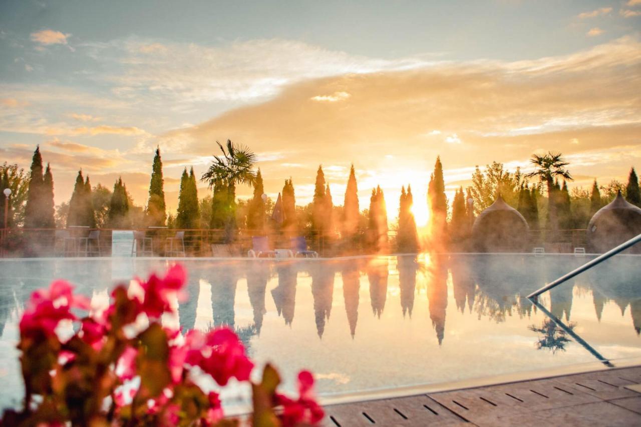 Wellness & Spa Hotel Kaskady Sliač Esterno foto
