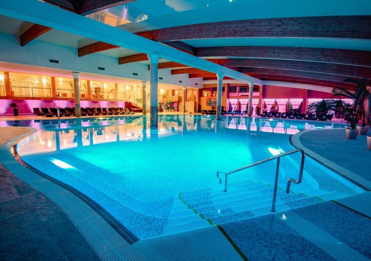 Wellness & Spa Hotel Kaskady Sliač Esterno foto