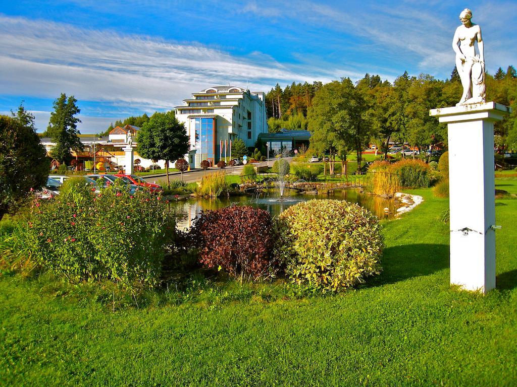 Wellness & Spa Hotel Kaskady Sliač Esterno foto